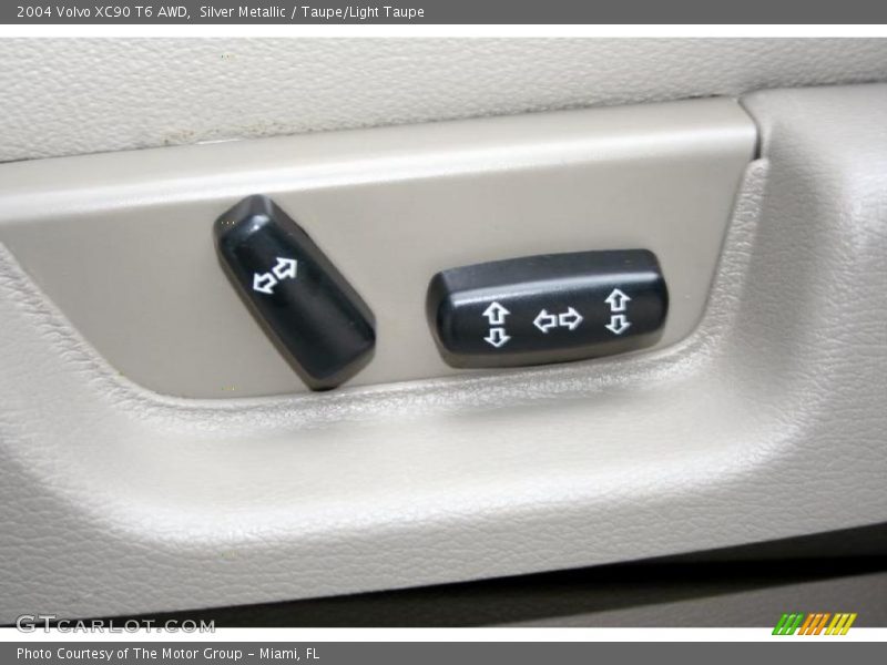 Silver Metallic / Taupe/Light Taupe 2004 Volvo XC90 T6 AWD
