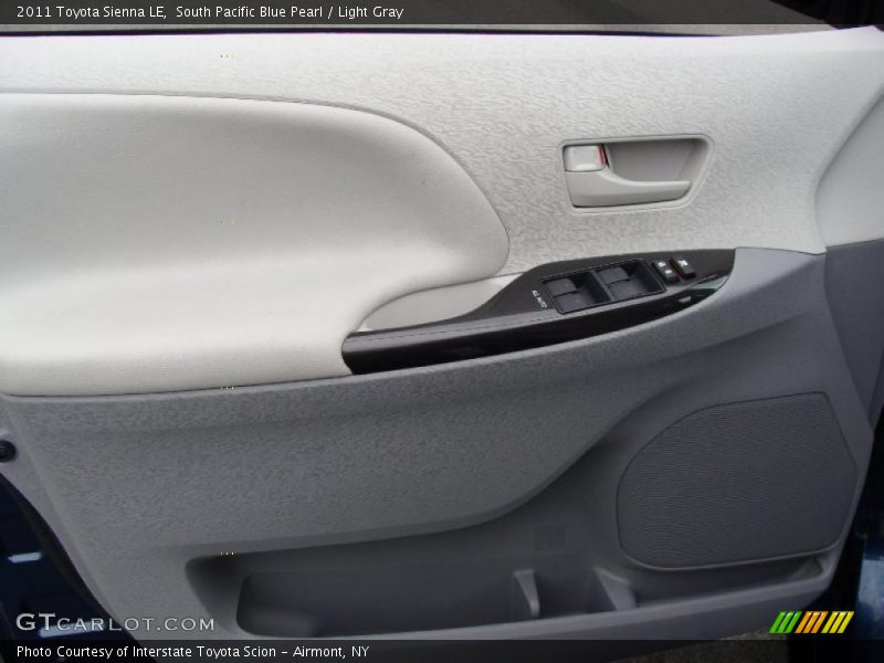 South Pacific Blue Pearl / Light Gray 2011 Toyota Sienna LE