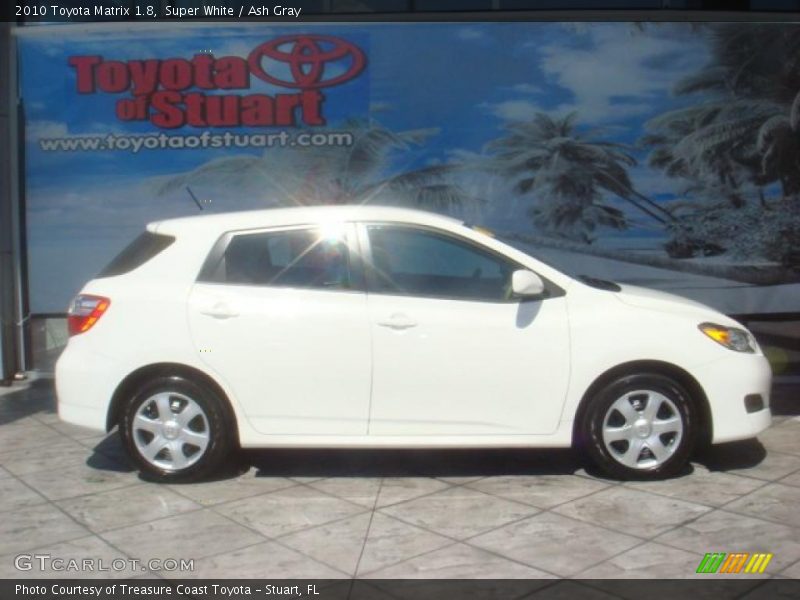 Super White / Ash Gray 2010 Toyota Matrix 1.8