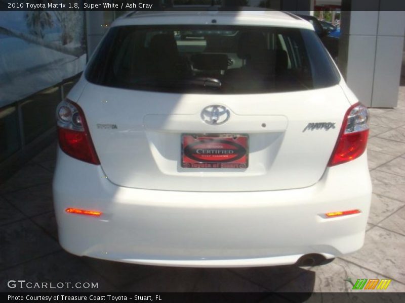 Super White / Ash Gray 2010 Toyota Matrix 1.8