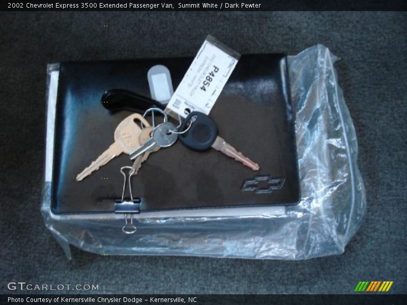 Summit White / Dark Pewter 2002 Chevrolet Express 3500 Extended Passenger Van