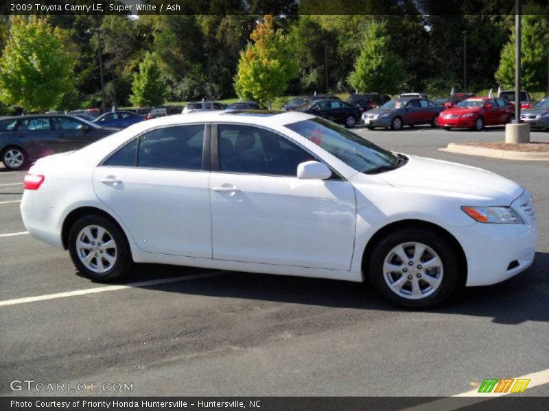 Super White / Ash 2009 Toyota Camry LE