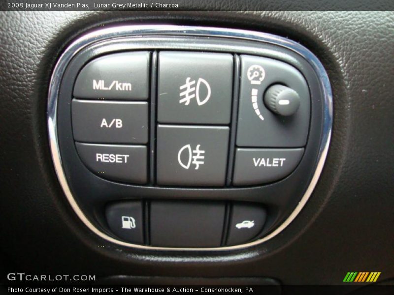 Lunar Grey Metallic / Charcoal 2008 Jaguar XJ Vanden Plas