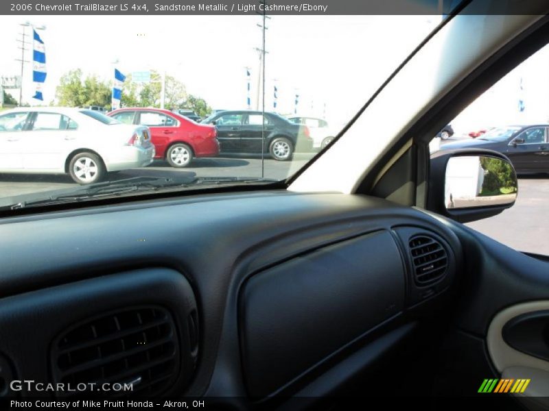 Sandstone Metallic / Light Cashmere/Ebony 2006 Chevrolet TrailBlazer LS 4x4
