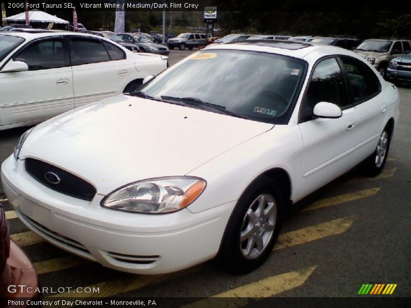 Vibrant White / Medium/Dark Flint Grey 2006 Ford Taurus SEL