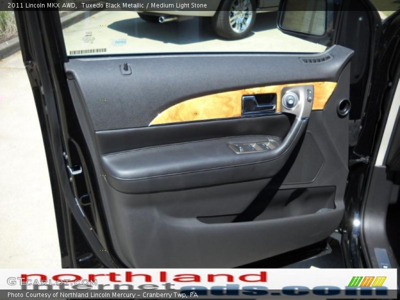 Tuxedo Black Metallic / Medium Light Stone 2011 Lincoln MKX AWD
