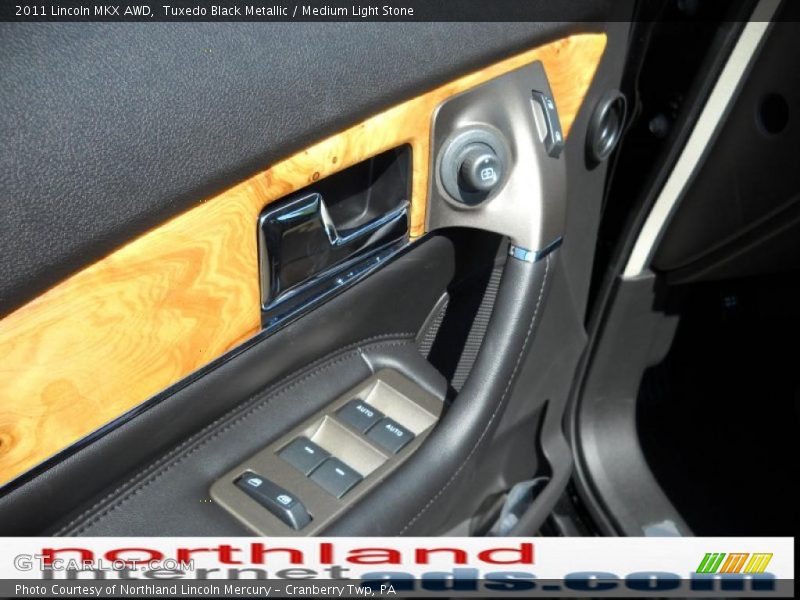 Tuxedo Black Metallic / Medium Light Stone 2011 Lincoln MKX AWD