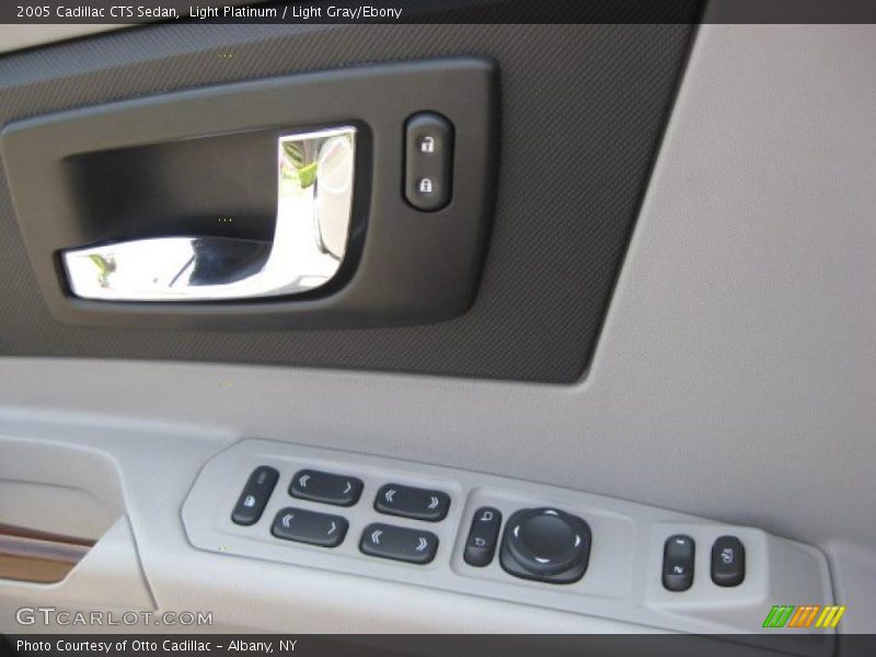 Light Platinum / Light Gray/Ebony 2005 Cadillac CTS Sedan