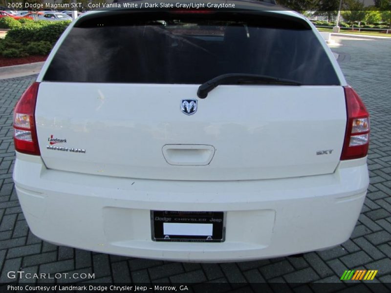 Cool Vanilla White / Dark Slate Gray/Light Graystone 2005 Dodge Magnum SXT