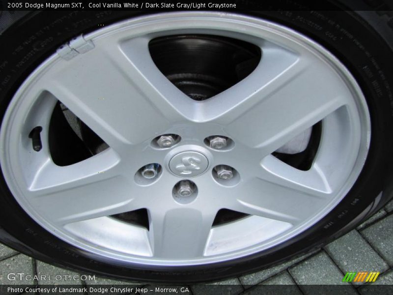 Cool Vanilla White / Dark Slate Gray/Light Graystone 2005 Dodge Magnum SXT