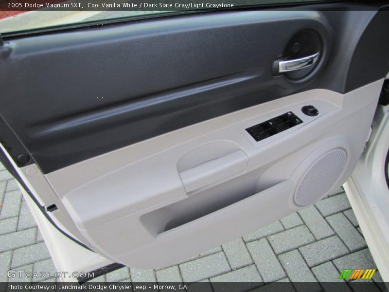 Cool Vanilla White / Dark Slate Gray/Light Graystone 2005 Dodge Magnum SXT