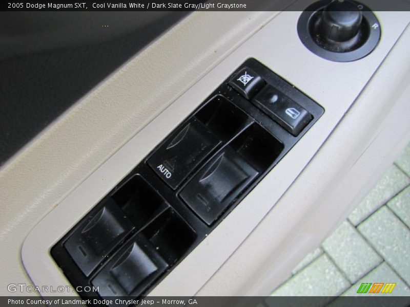 Cool Vanilla White / Dark Slate Gray/Light Graystone 2005 Dodge Magnum SXT