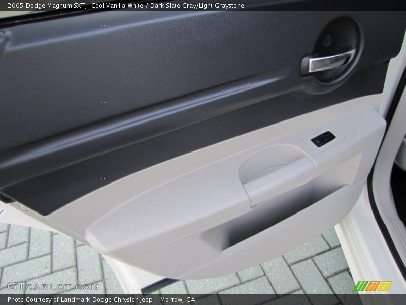 Cool Vanilla White / Dark Slate Gray/Light Graystone 2005 Dodge Magnum SXT