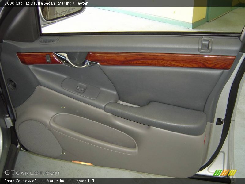 Sterling / Pewter 2000 Cadillac DeVille Sedan