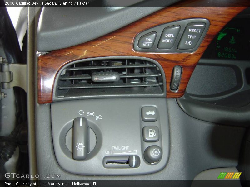 Sterling / Pewter 2000 Cadillac DeVille Sedan
