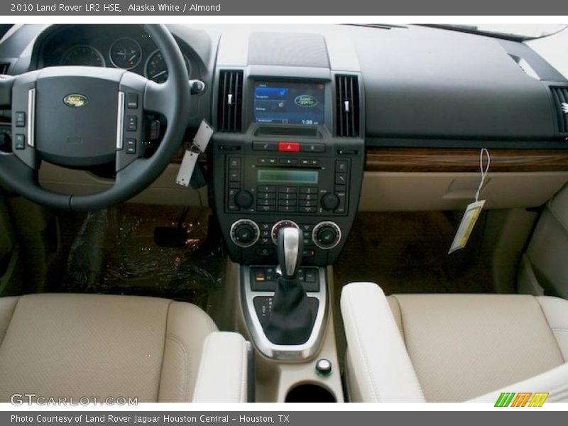 Alaska White / Almond 2010 Land Rover LR2 HSE