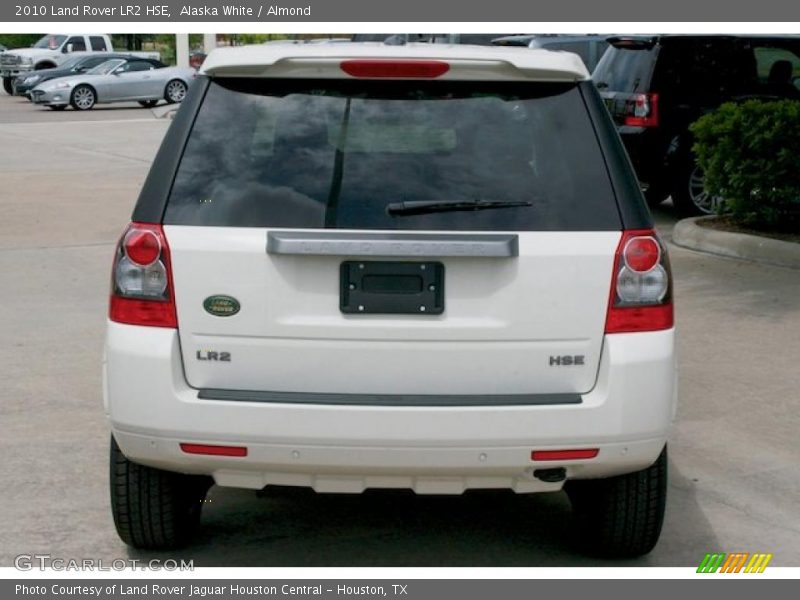 Alaska White / Almond 2010 Land Rover LR2 HSE