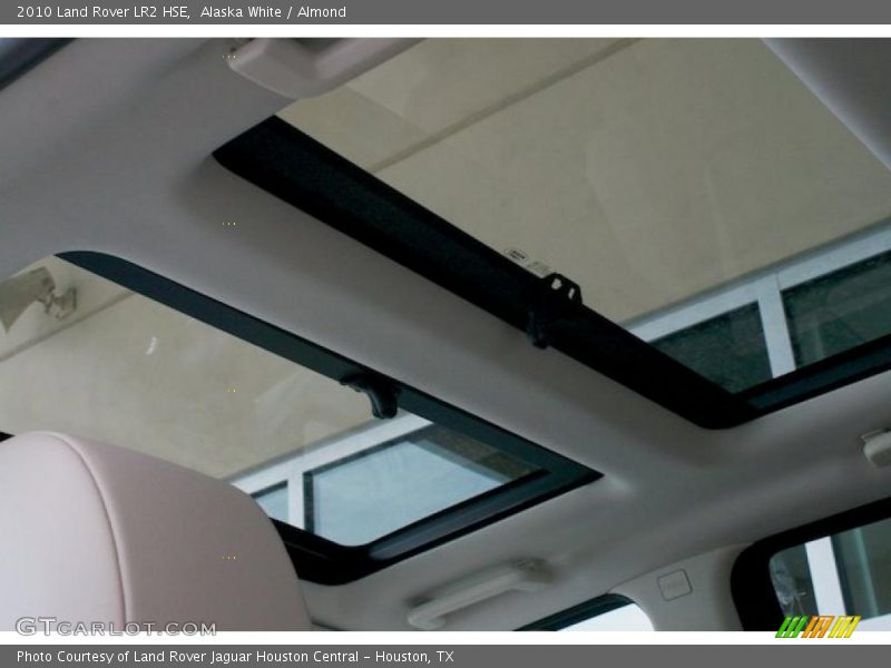 Alaska White / Almond 2010 Land Rover LR2 HSE