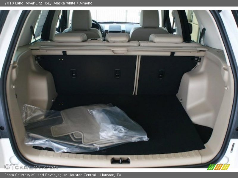 Alaska White / Almond 2010 Land Rover LR2 HSE