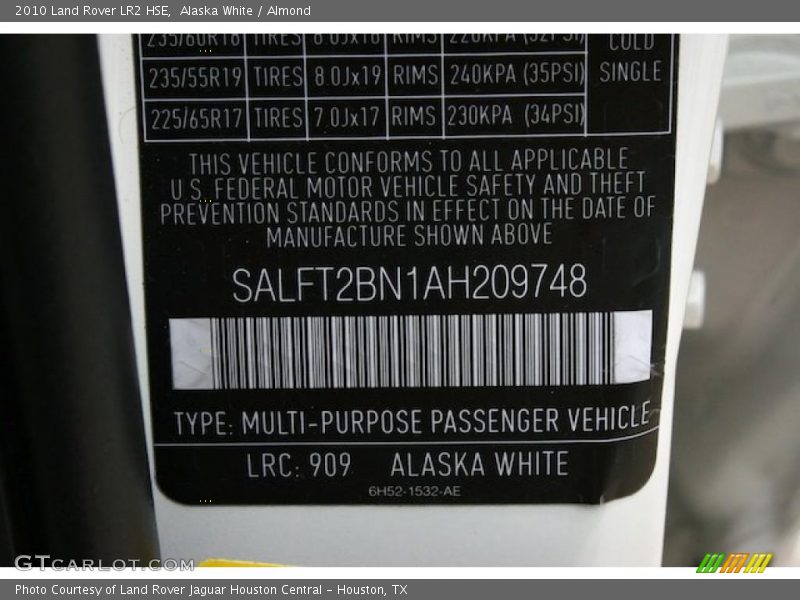 Alaska White / Almond 2010 Land Rover LR2 HSE