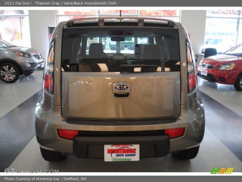 Titanium Gray / Sand/Black Houndstooth Cloth 2011 Kia Soul !