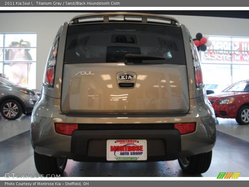 Titanium Gray / Sand/Black Houndstooth Cloth 2011 Kia Soul !