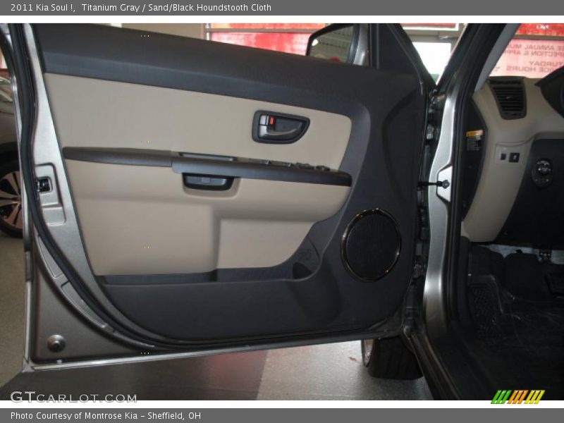 Titanium Gray / Sand/Black Houndstooth Cloth 2011 Kia Soul !
