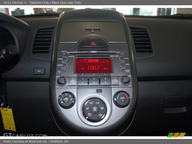 Titanium Gray / Black Soul Logo Cloth 2011 Kia Soul +