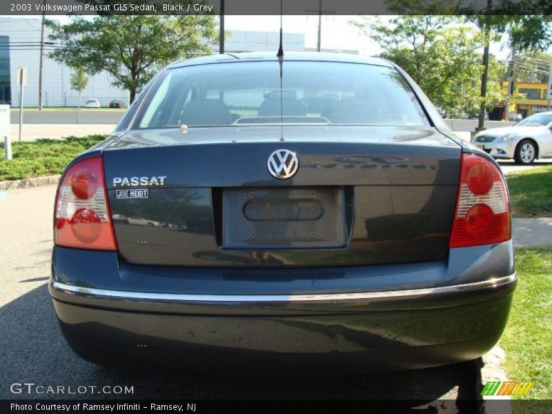 Black / Grey 2003 Volkswagen Passat GLS Sedan