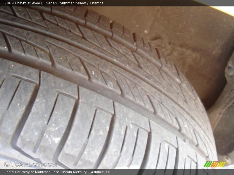 Summer Yellow / Charcoal 2009 Chevrolet Aveo LT Sedan