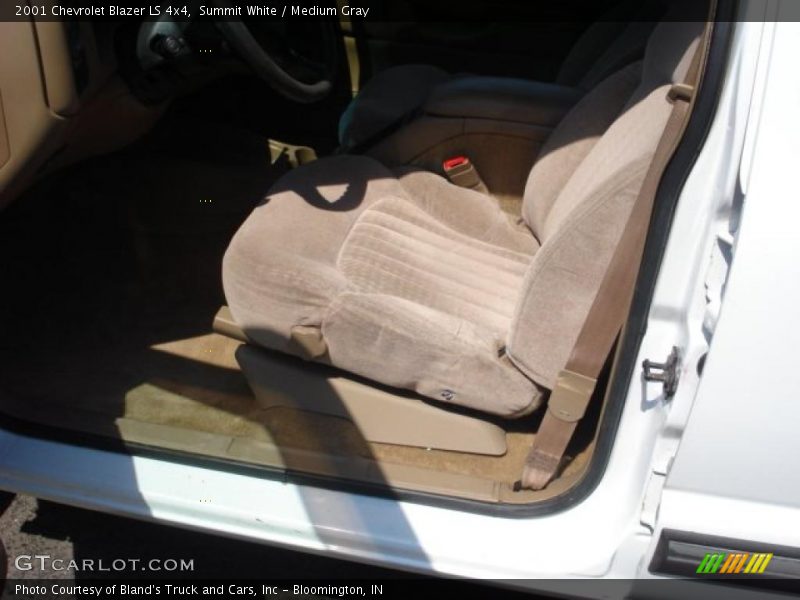 Summit White / Medium Gray 2001 Chevrolet Blazer LS 4x4