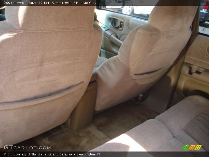 Summit White / Medium Gray 2001 Chevrolet Blazer LS 4x4