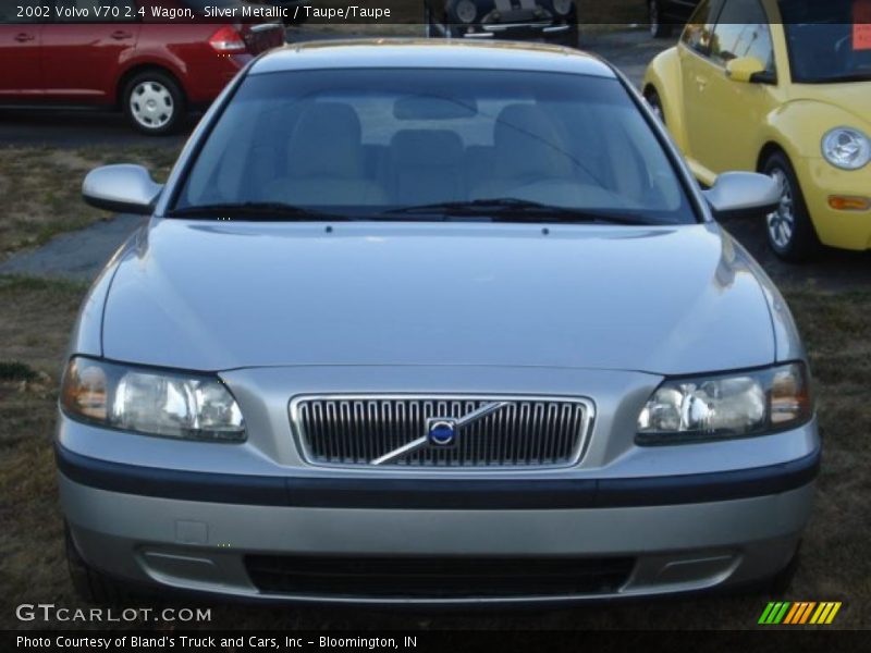 Silver Metallic / Taupe/Taupe 2002 Volvo V70 2.4 Wagon