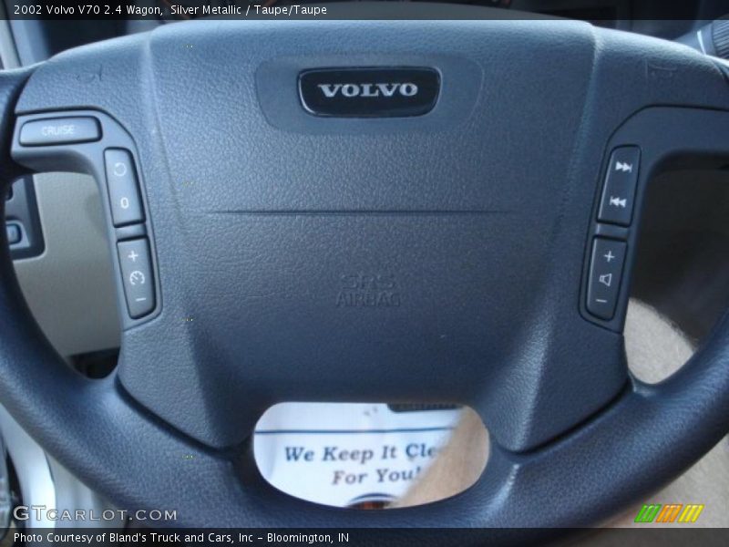 Silver Metallic / Taupe/Taupe 2002 Volvo V70 2.4 Wagon