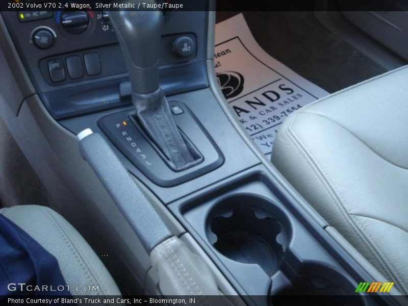 Silver Metallic / Taupe/Taupe 2002 Volvo V70 2.4 Wagon