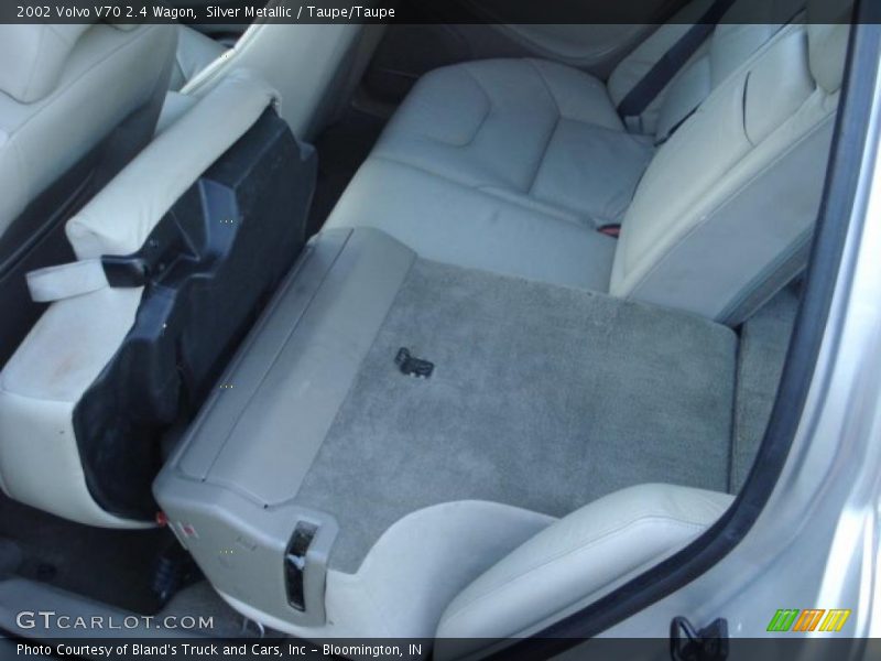 Silver Metallic / Taupe/Taupe 2002 Volvo V70 2.4 Wagon