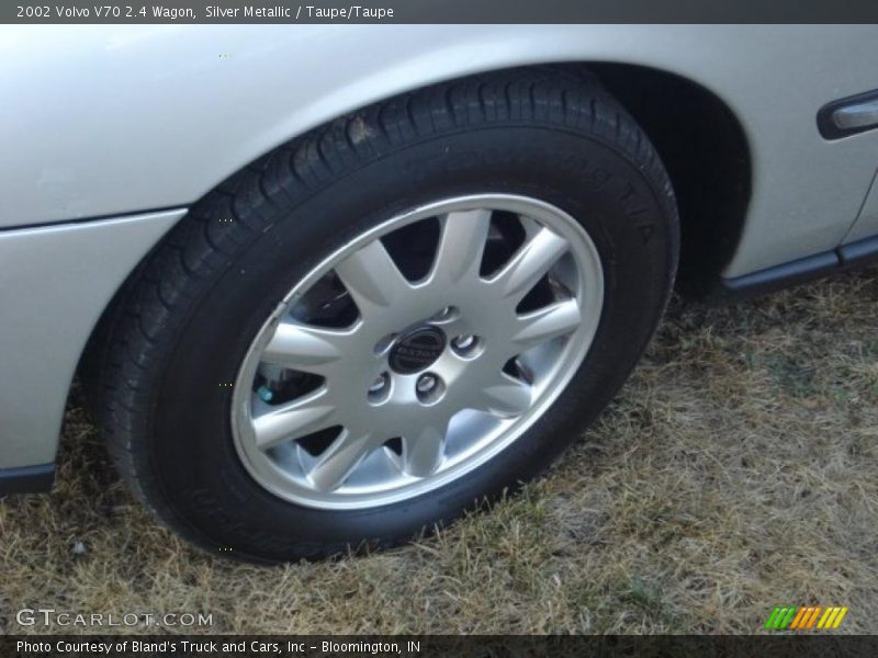 Silver Metallic / Taupe/Taupe 2002 Volvo V70 2.4 Wagon
