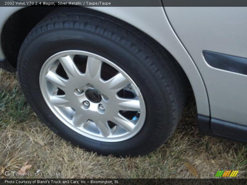 Silver Metallic / Taupe/Taupe 2002 Volvo V70 2.4 Wagon
