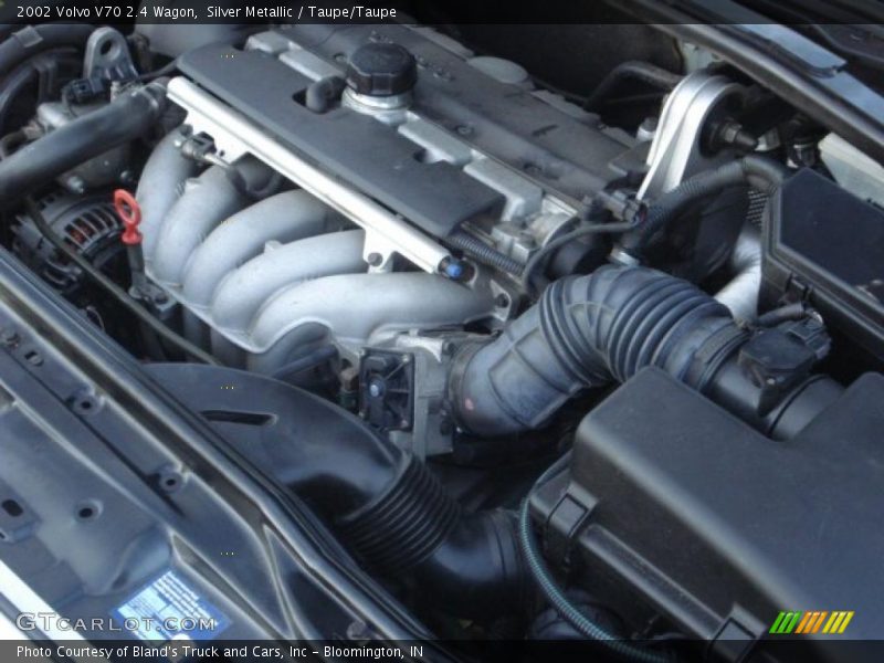 Silver Metallic / Taupe/Taupe 2002 Volvo V70 2.4 Wagon