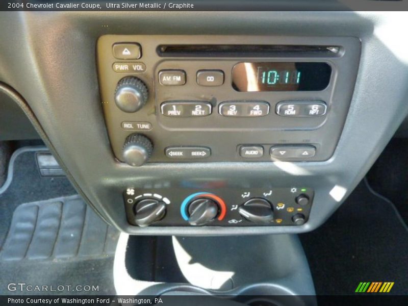 Ultra Silver Metallic / Graphite 2004 Chevrolet Cavalier Coupe