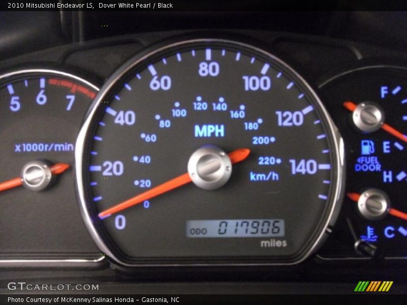 Dover White Pearl / Black 2010 Mitsubishi Endeavor LS