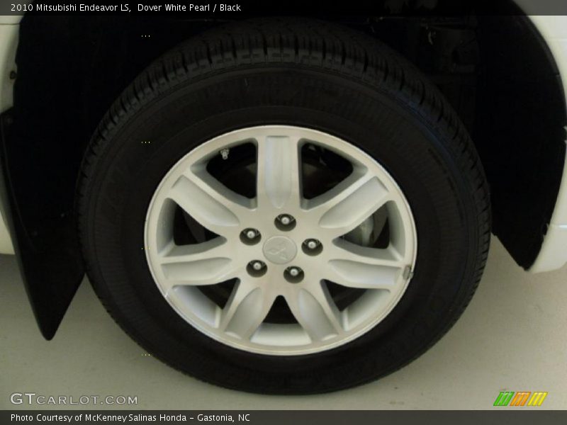 Dover White Pearl / Black 2010 Mitsubishi Endeavor LS