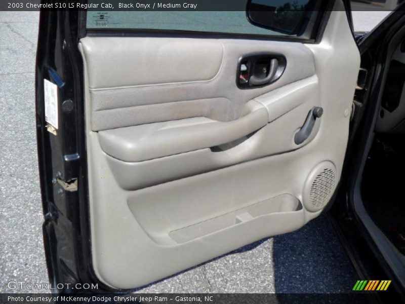 Black Onyx / Medium Gray 2003 Chevrolet S10 LS Regular Cab