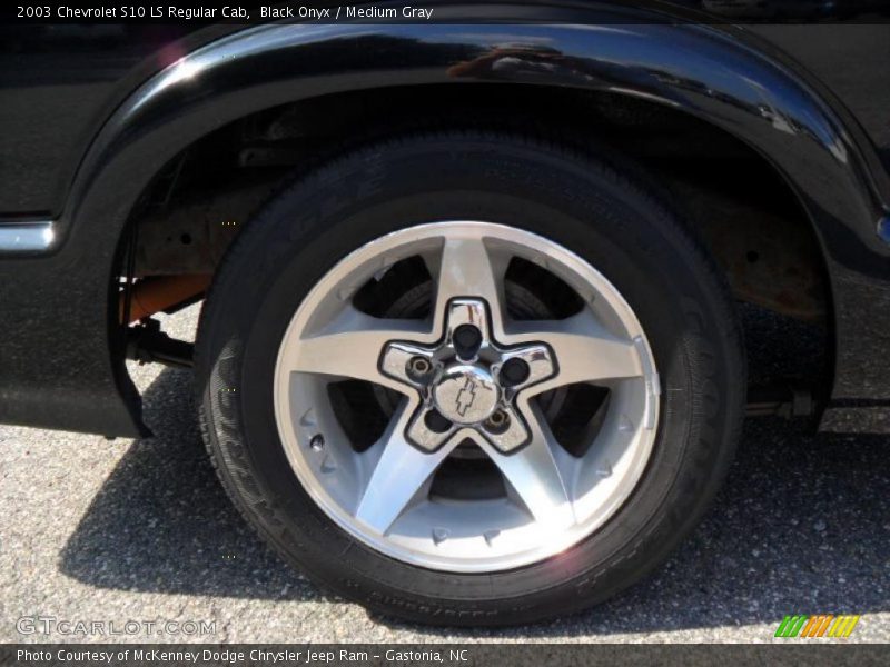 Black Onyx / Medium Gray 2003 Chevrolet S10 LS Regular Cab