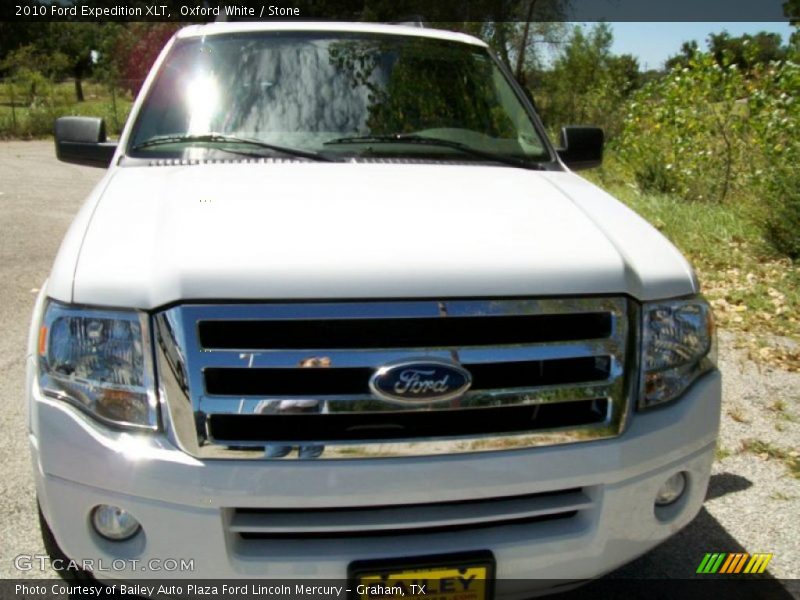 Oxford White / Stone 2010 Ford Expedition XLT
