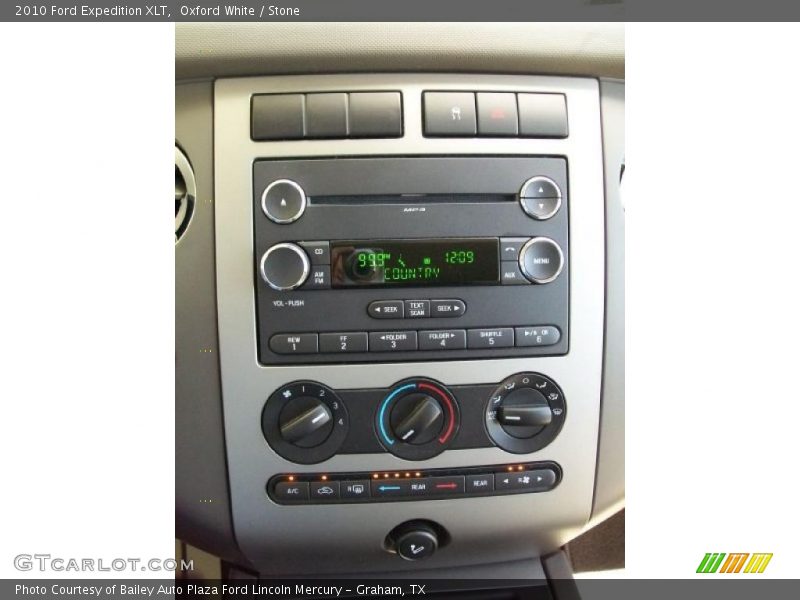 Oxford White / Stone 2010 Ford Expedition XLT