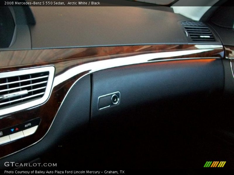 Arctic White / Black 2008 Mercedes-Benz S 550 Sedan