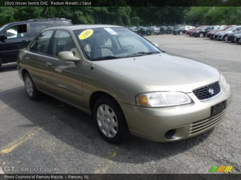 Radium Metallic / Sand 2000 Nissan Sentra GXE