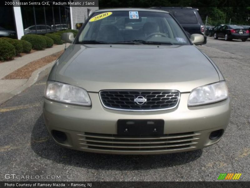 Radium Metallic / Sand 2000 Nissan Sentra GXE