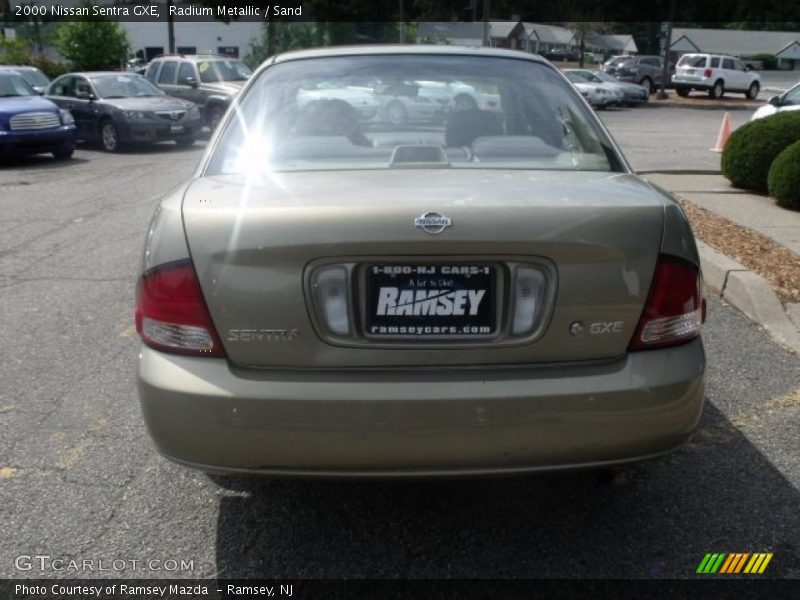 Radium Metallic / Sand 2000 Nissan Sentra GXE